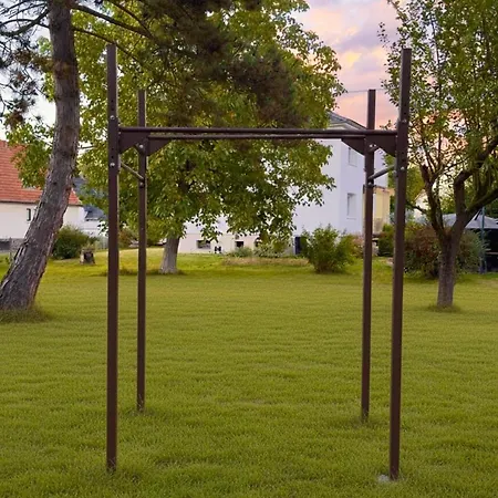 Dhotes Vue Jardin Coucher De Soleil A La Campagne Penzion 3*